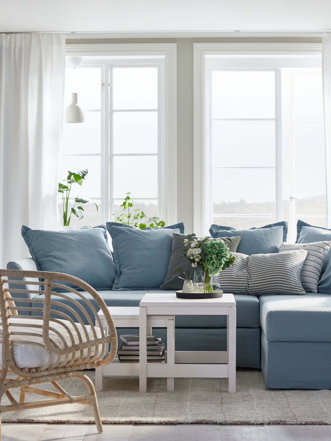 A black/off-white SNÖFRID cushion cover in the living room