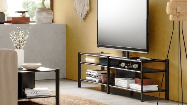 A black JÄTTESTA TV bench in the living room