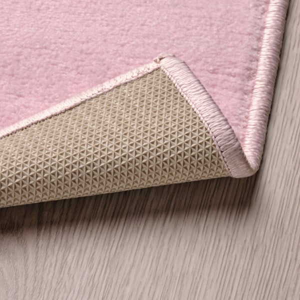 A pink BARNDRÖM rug