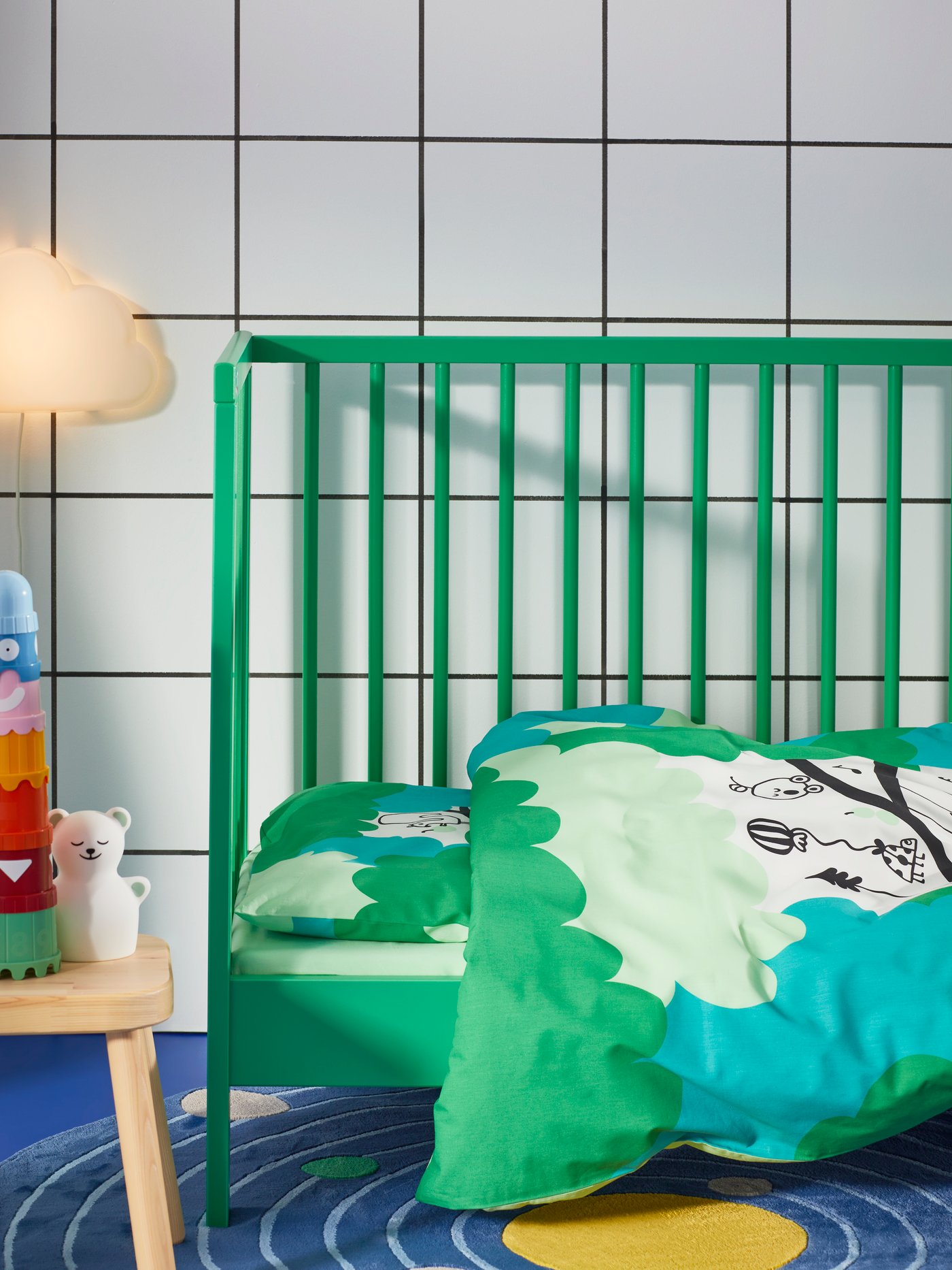 Una cuna con un plumón infantil GRÖNFINK.