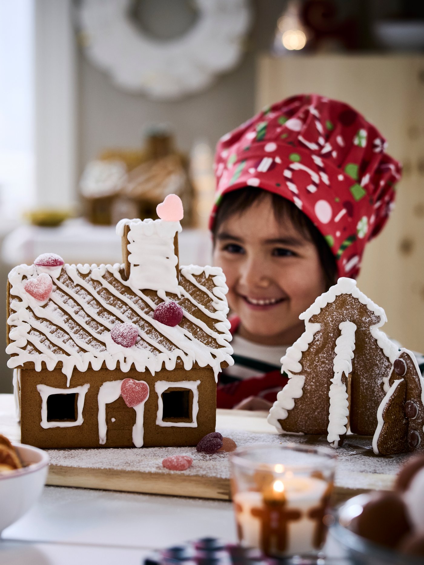 Un candelabro FULLTALIG de color latón