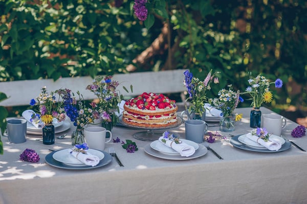 MIDSOMMAR Tisch