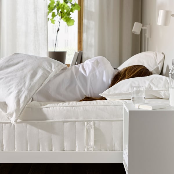 A plush/white VINGELEN eurotop hybrid mattress