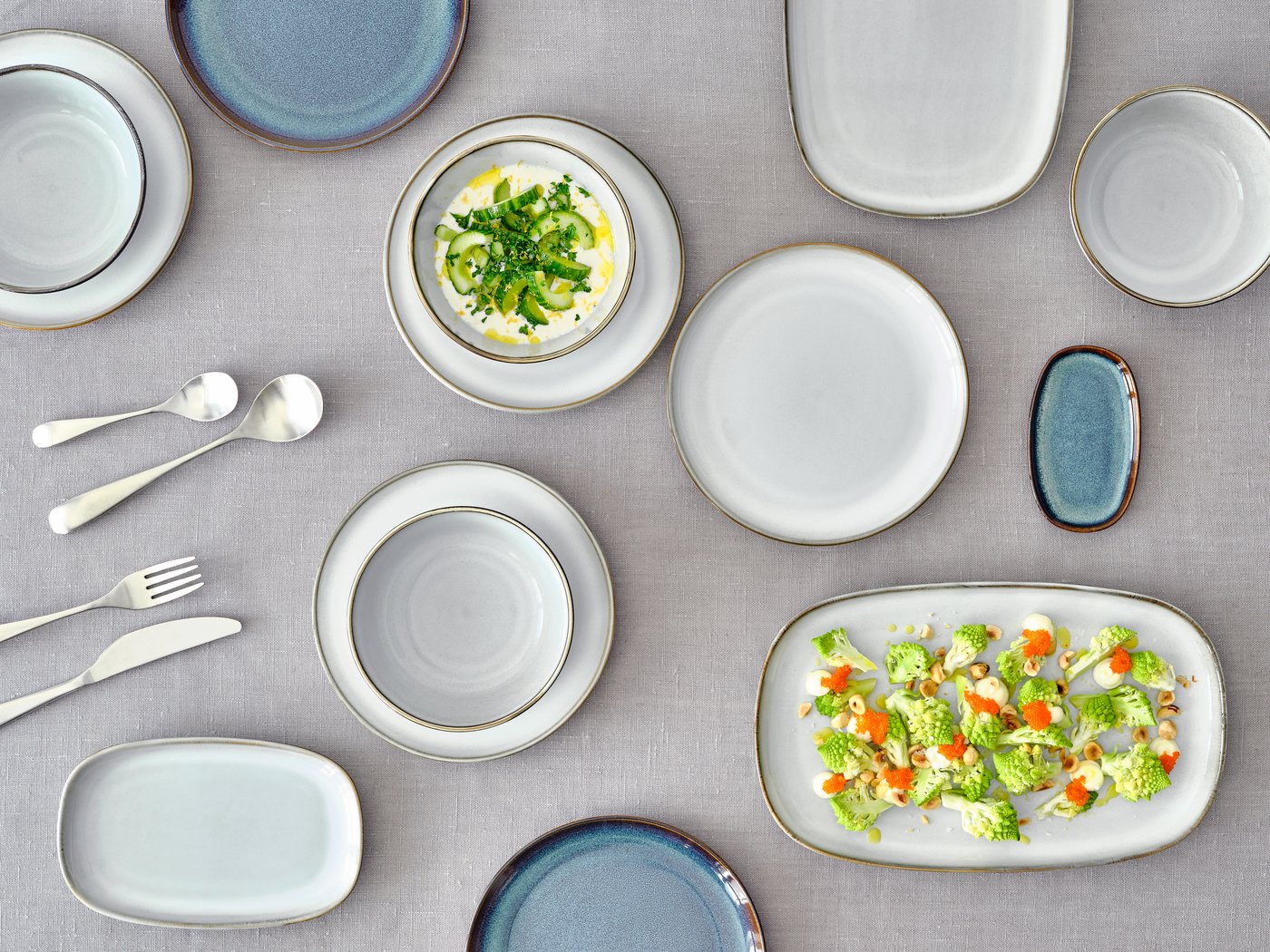 A grey GLADELIG plate