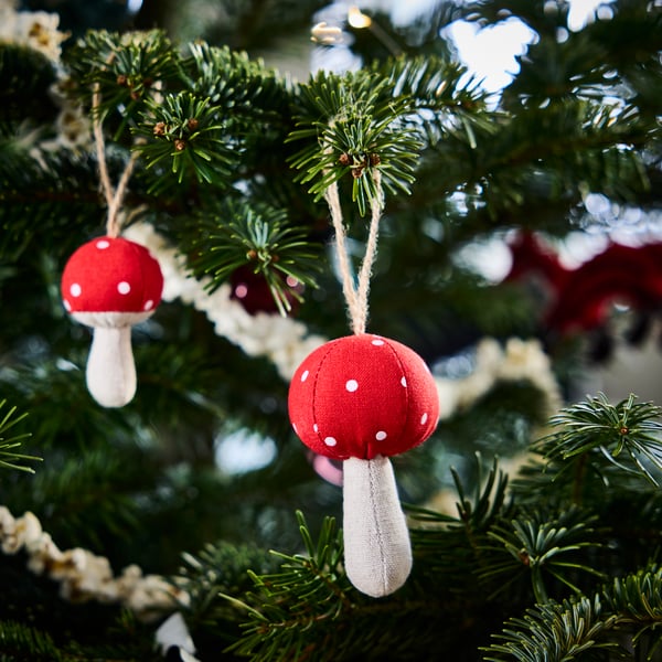 A mushroom red/natural VINTERFINT tree ornament