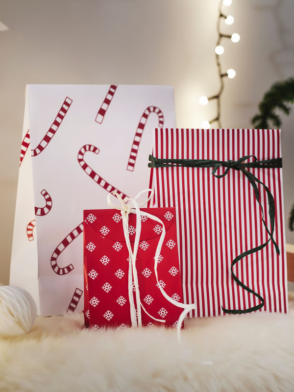 A mixed patterns red VINTERFINT gift bag