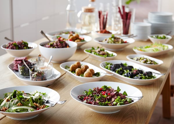 Une assiette de service IKEA 365+ blanche