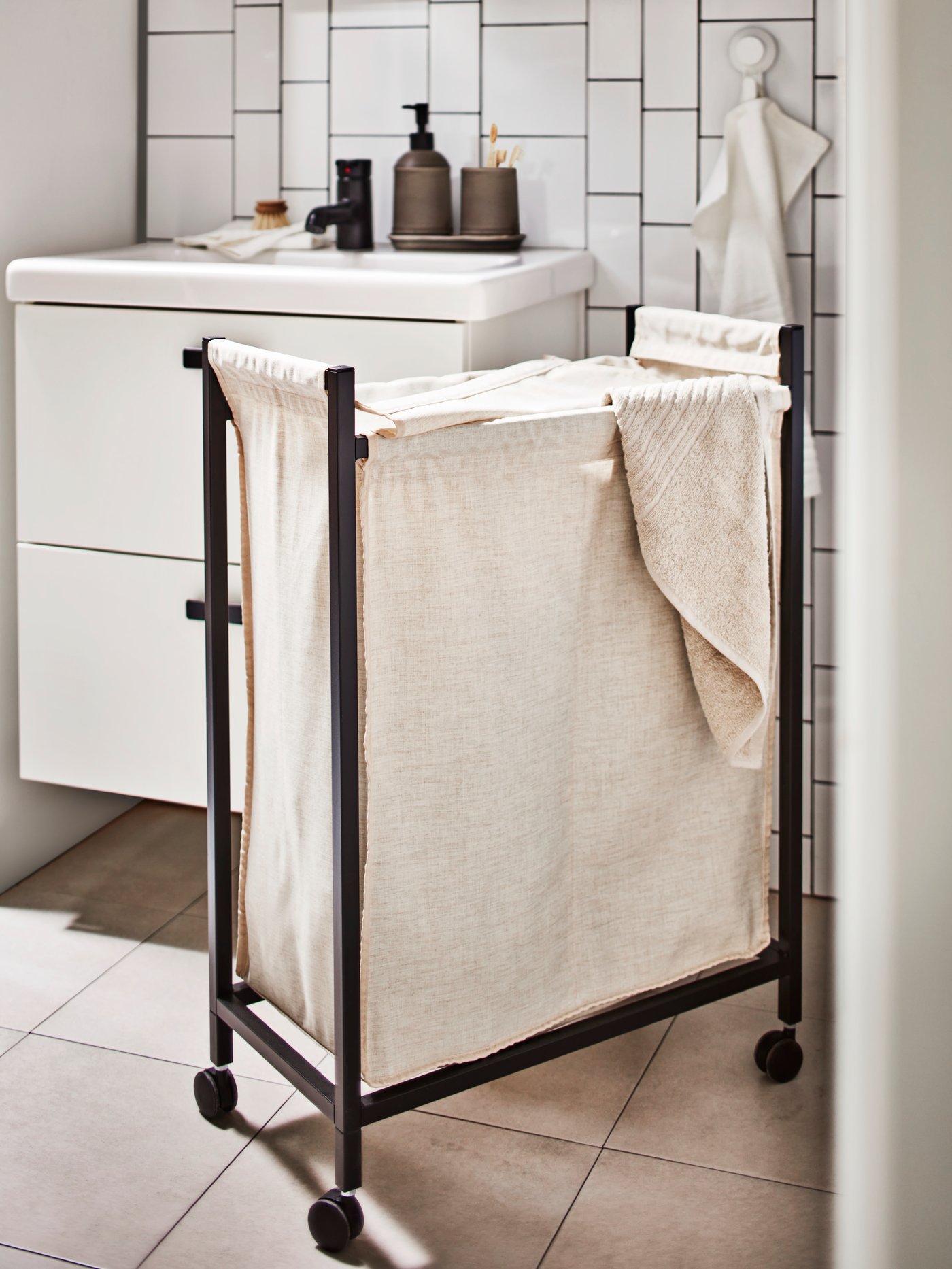 A white VÅGSJÖN guest towel