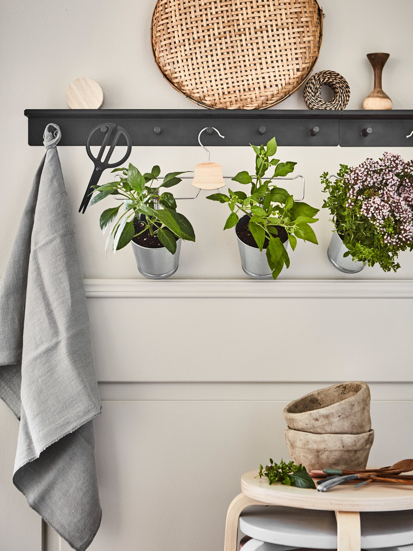 A birch plywood FROSTA stool in the kitchen