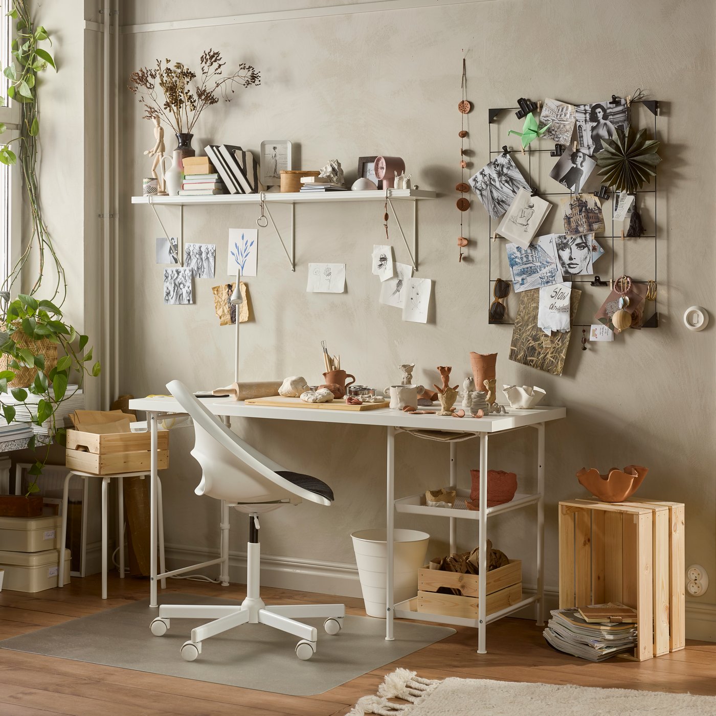 A white LAGKAPTEN desk