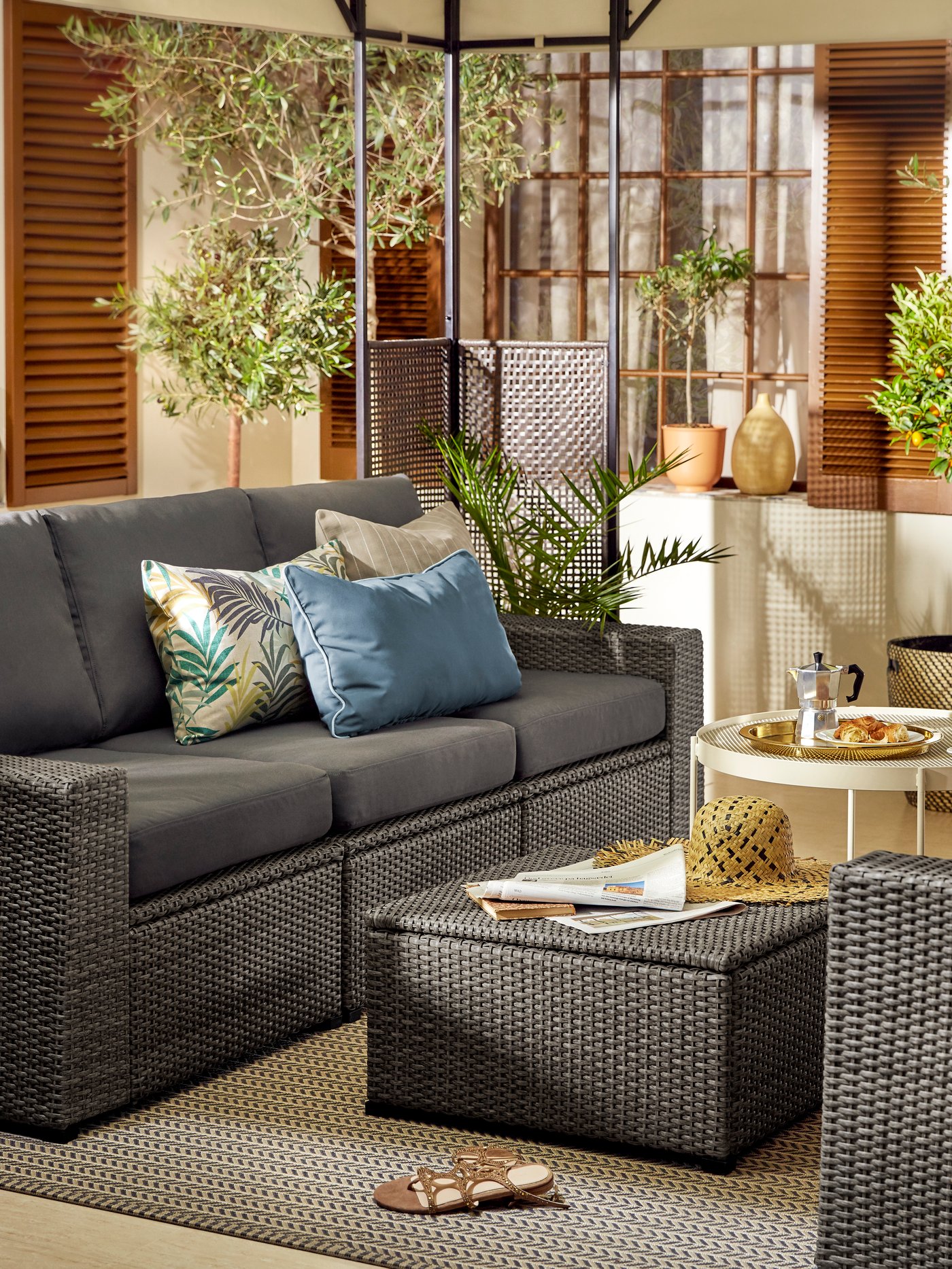 A dark grey/Frösön/Duvholmen dark grey SOLLERÖN 3-seat modular sofa in a terrace or patio