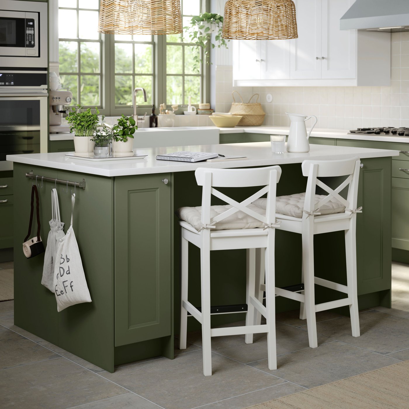 A beige VIPPÄRT chair cushion in the kitchen