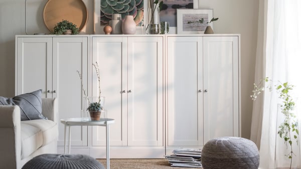 A white GLADOM tray table