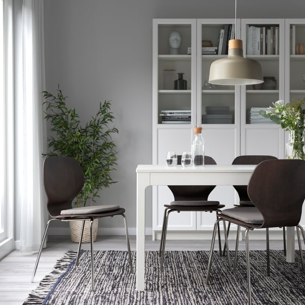 A grey ÄLVGRÄSMAL chair pad