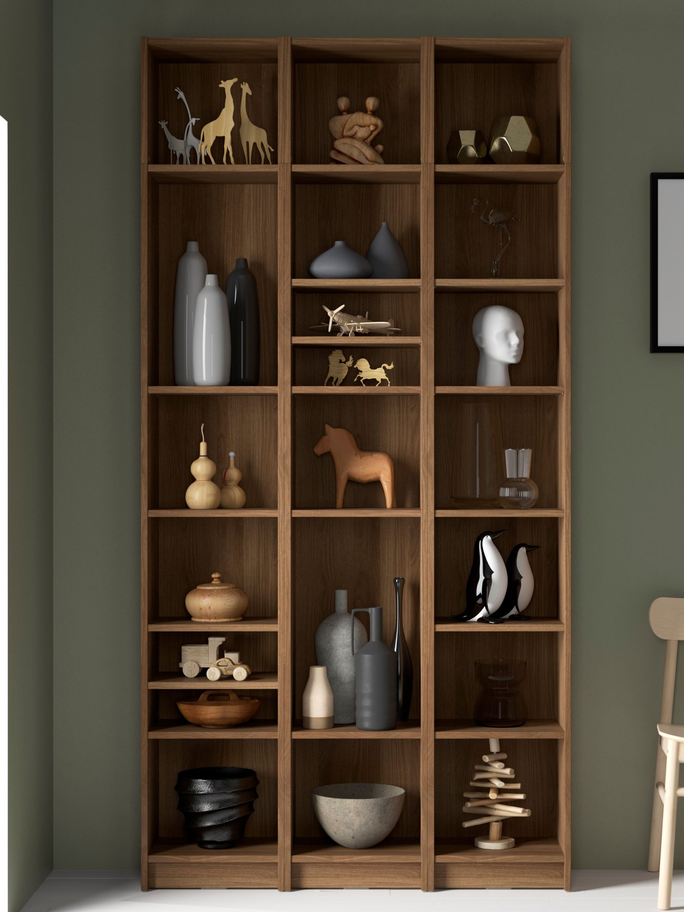 En BILLY bokhylla med dekoration på hyllorna.