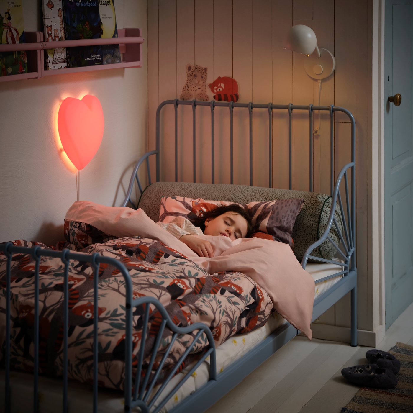 A pink/red panda pattern ALPTALL duvet cover and pillowcase in the childrens room