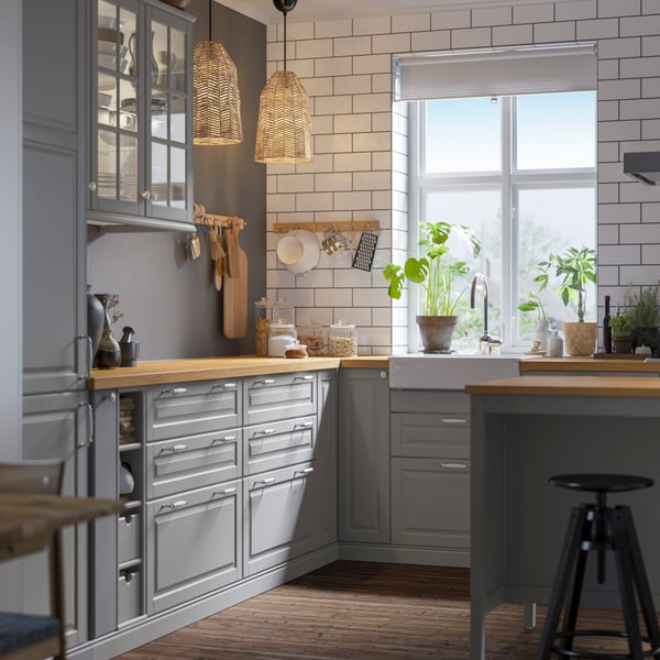 A stainless steel IDEALISK grater in the kitchen