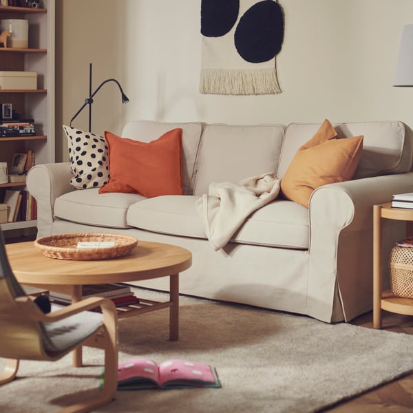 Een zitbank in een woonkamer