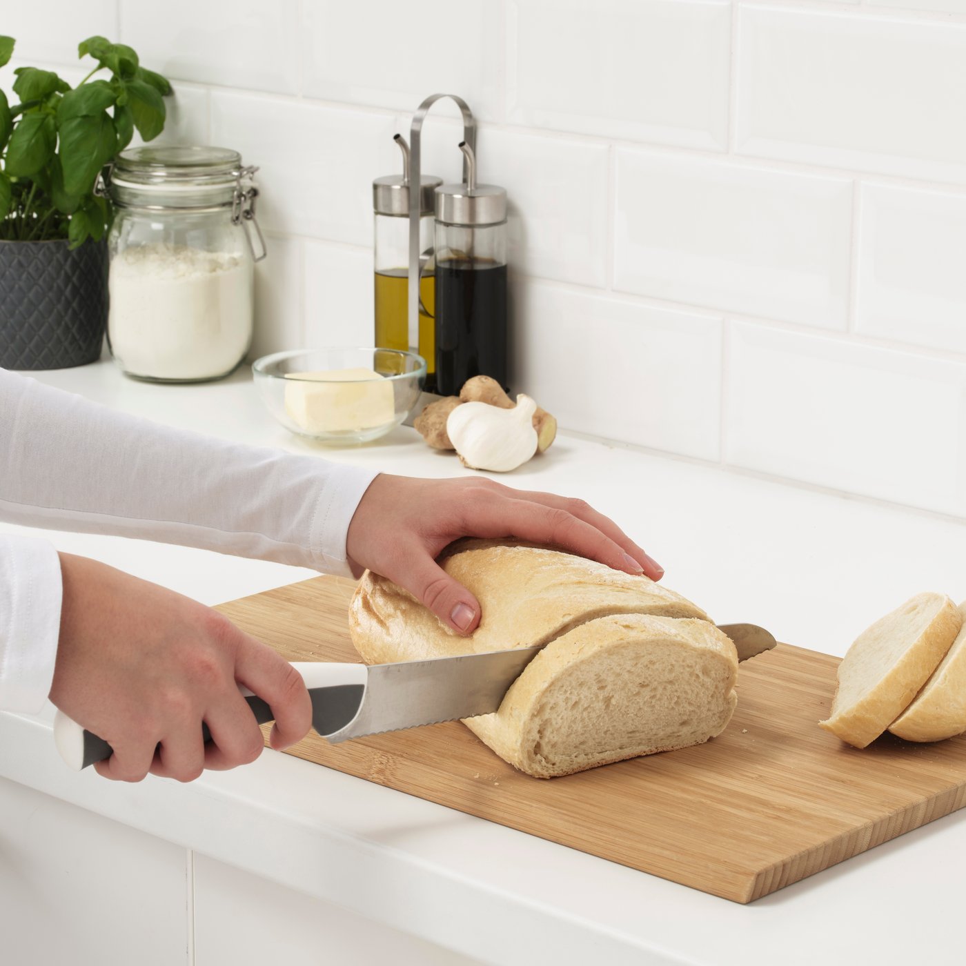 A light grey/white ÄNDLIG 3-piece knife set