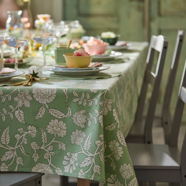 Prozirna staklena čaša STORHET šira čaša za šampanjac u trpezarijskoj prostorija