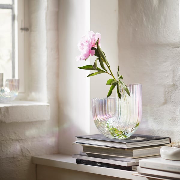 A mother-of-pearl colour RÄFFELBJÖRK vase