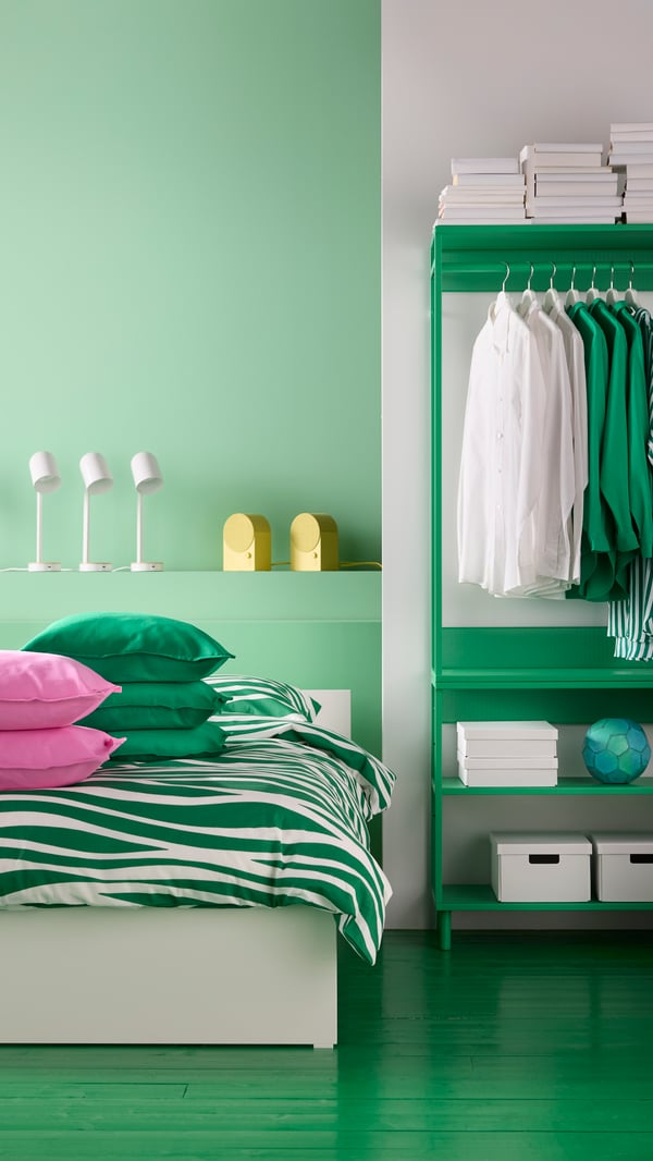 A green GURLI cushion cover in the bedroom