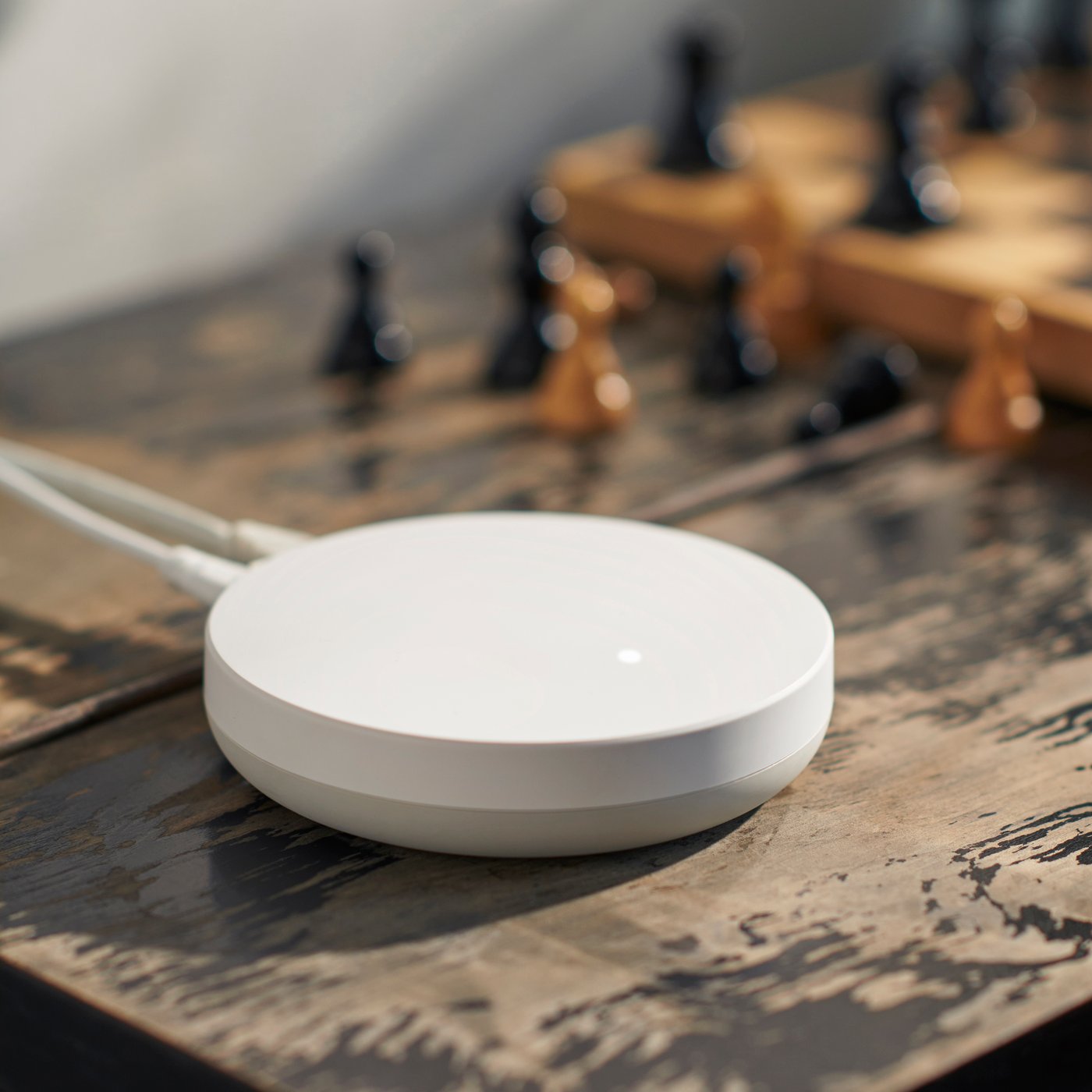 A white smart DIRIGERA hub for smart products