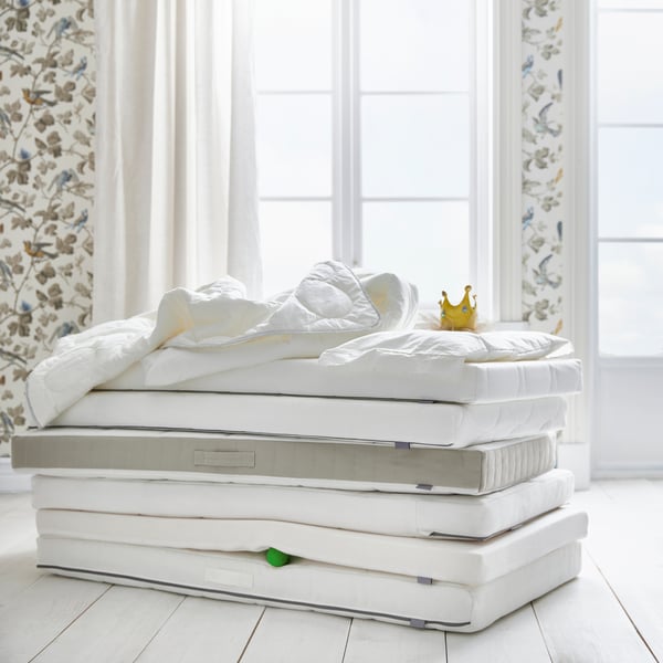 A DRÖMMANDE pocket sprung mattress for cot