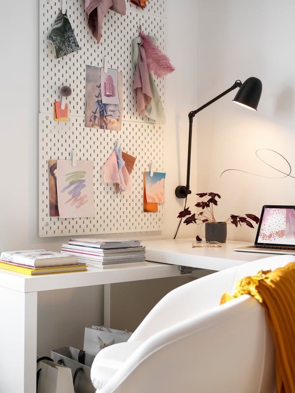 A white SKÅDIS clip in the home office
