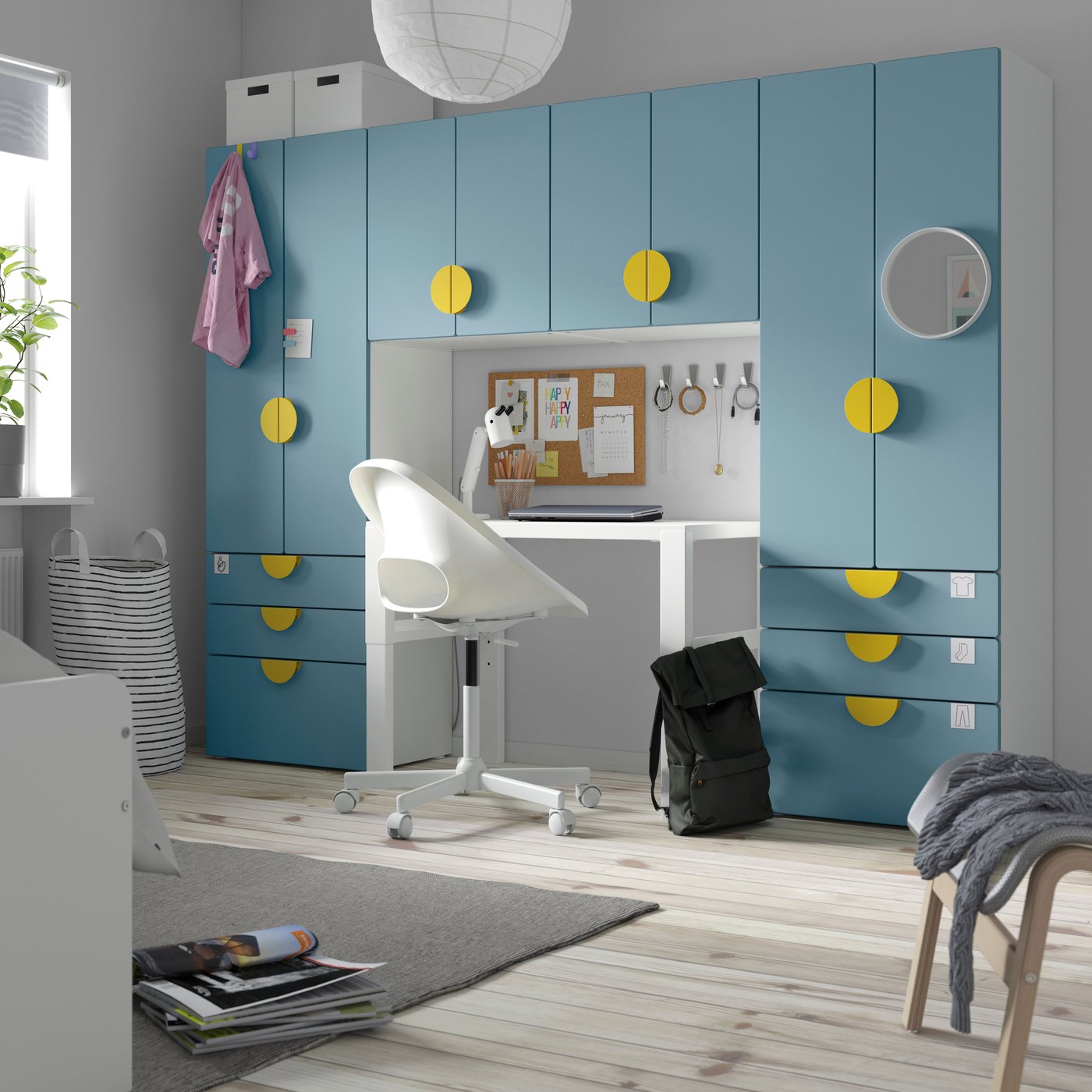 A white/blue PLATSA storage combination