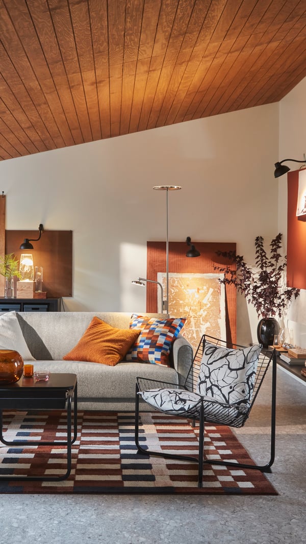 A pink/brown TALLTITA tealight holder in the living room