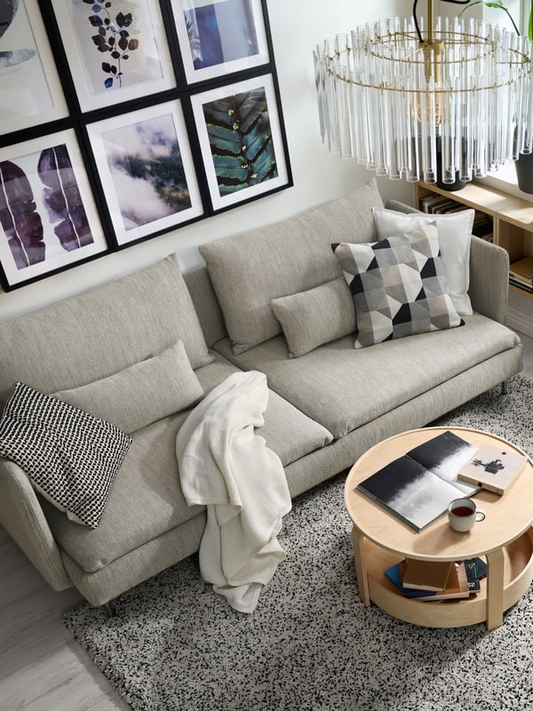 Sofá cama de 3 plazas SÖDERHAMN beige/marrón Viarp en el salón