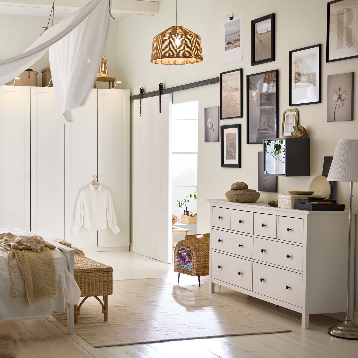 A rattan/black HEMMA pendant lamp in the bedroom