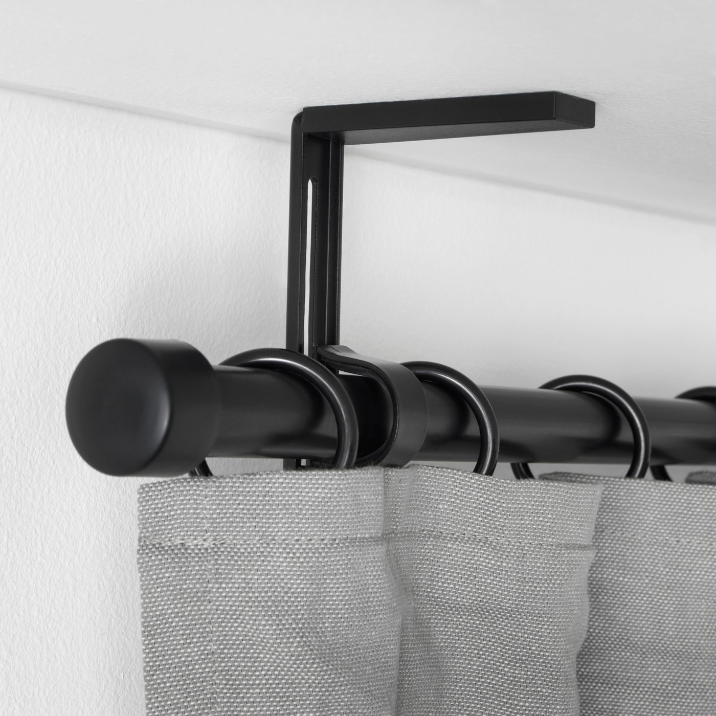 A black BETYDLIG wall/ceiling bracket