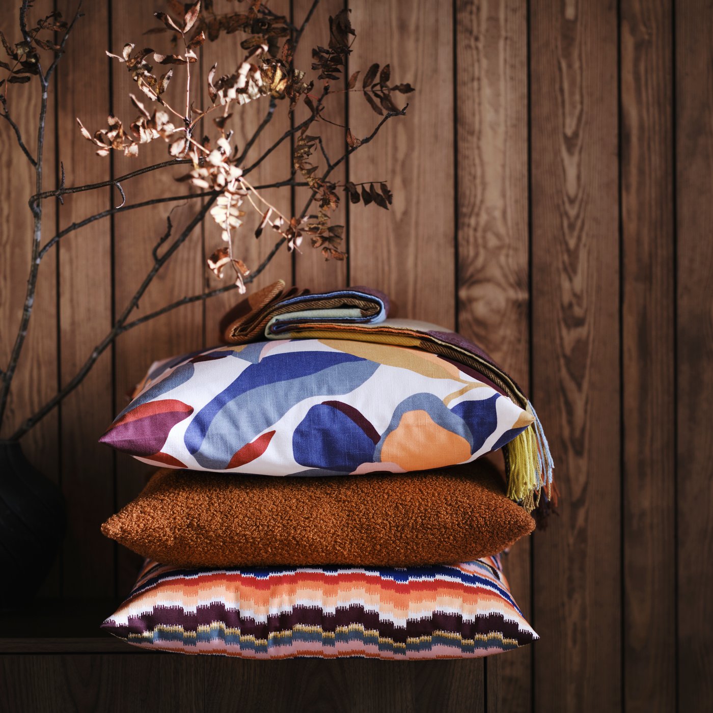 A multicolour PEKINGSYREN cushion cover