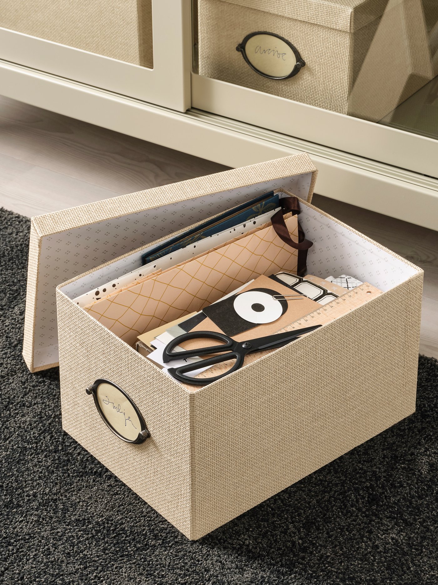 A beige KVARNVIK storage box with lid