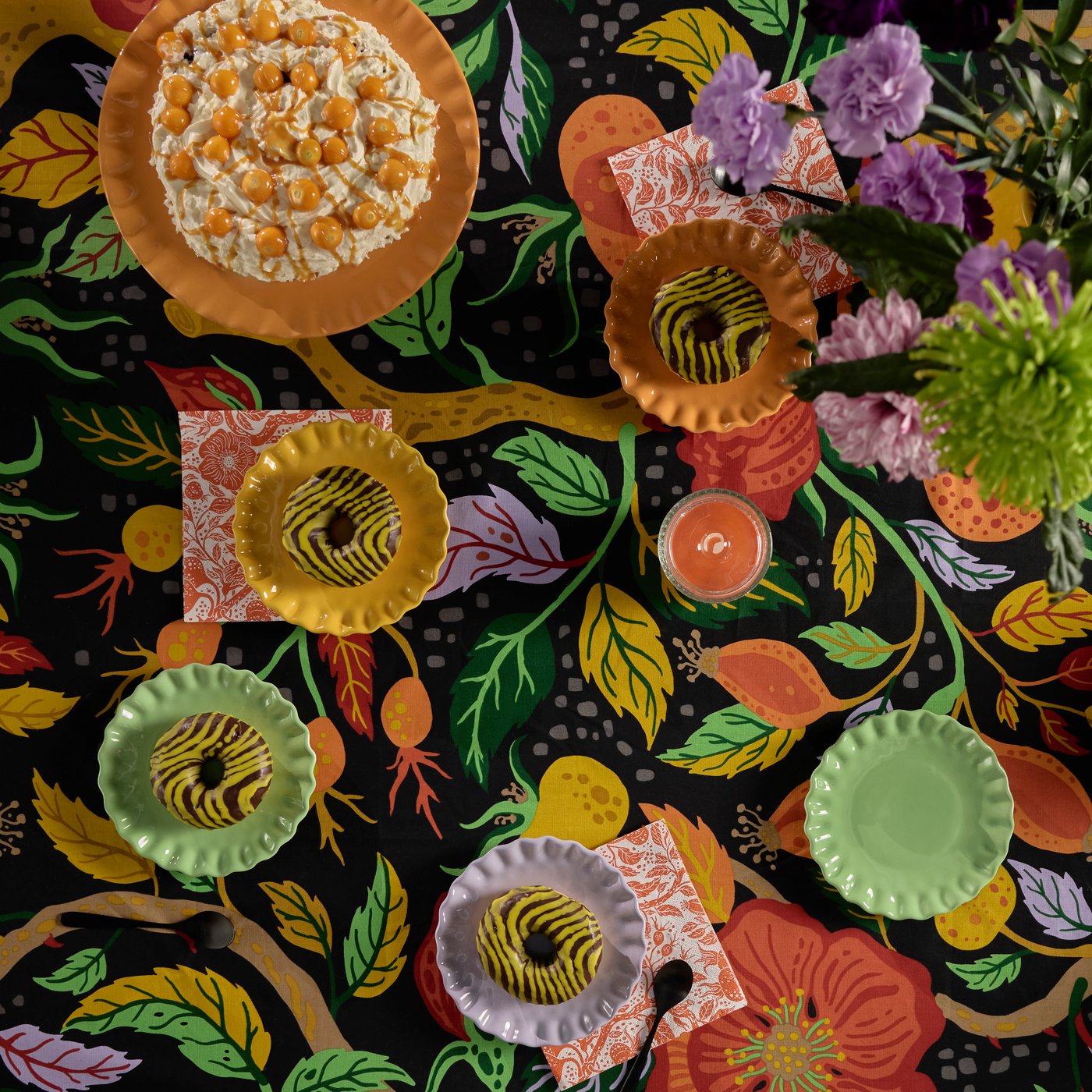 Bougie parfumée HÖSTAGILLE bois de santal et patchouli dans un verre