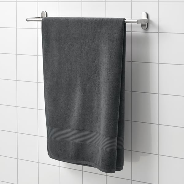 A dark grey FREDRIKSJÖN bath sheet