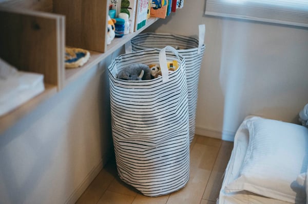 イケアのKLUNKA/クルンカに入ったぬいぐるみ。
