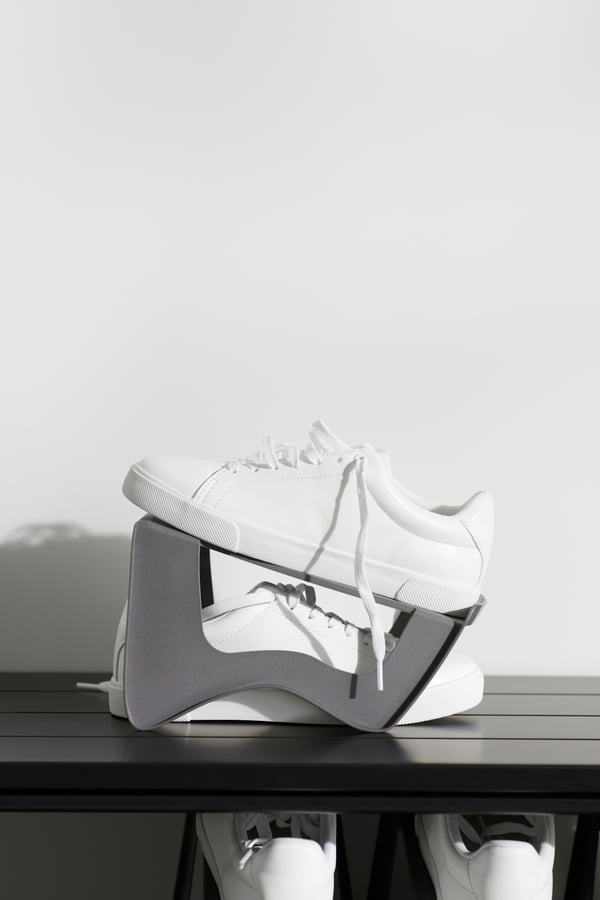 A grey MURVEL shoe organiser in the hallway
