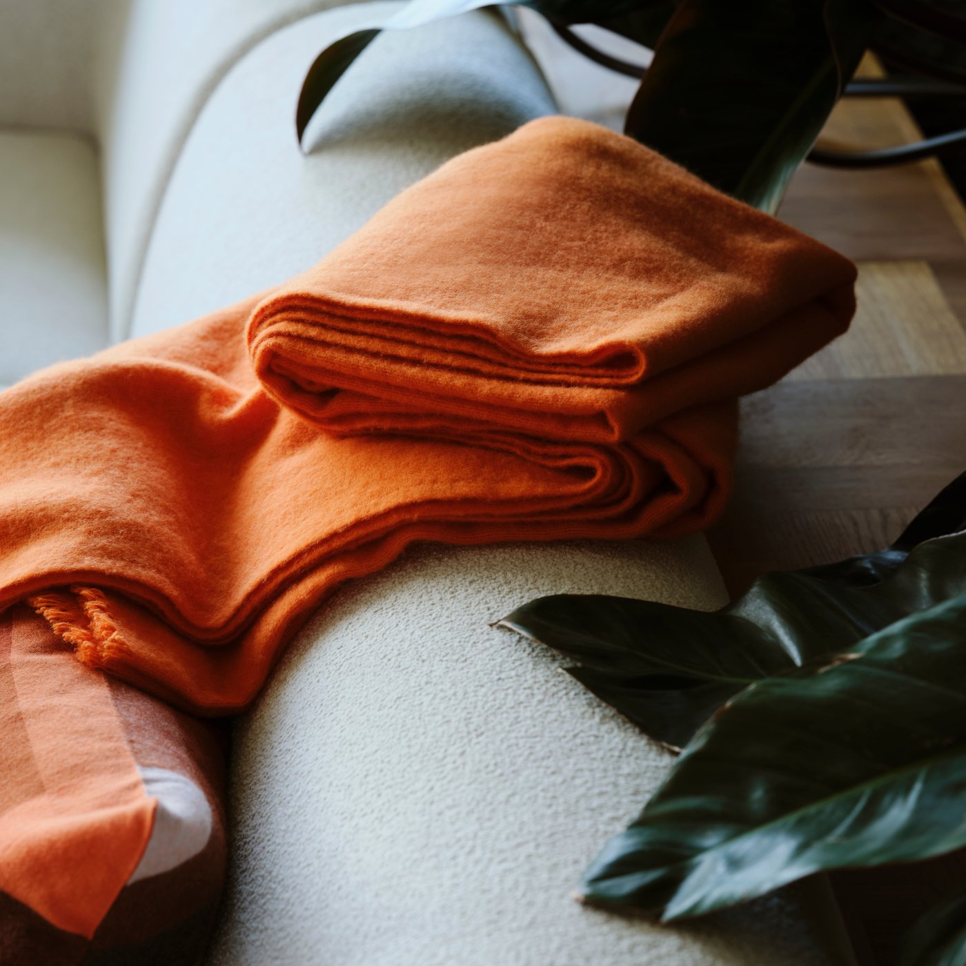 غطاء وسادة STOCKHOLM 2025 باللون البني-الأحمر/الوردي الفاتح