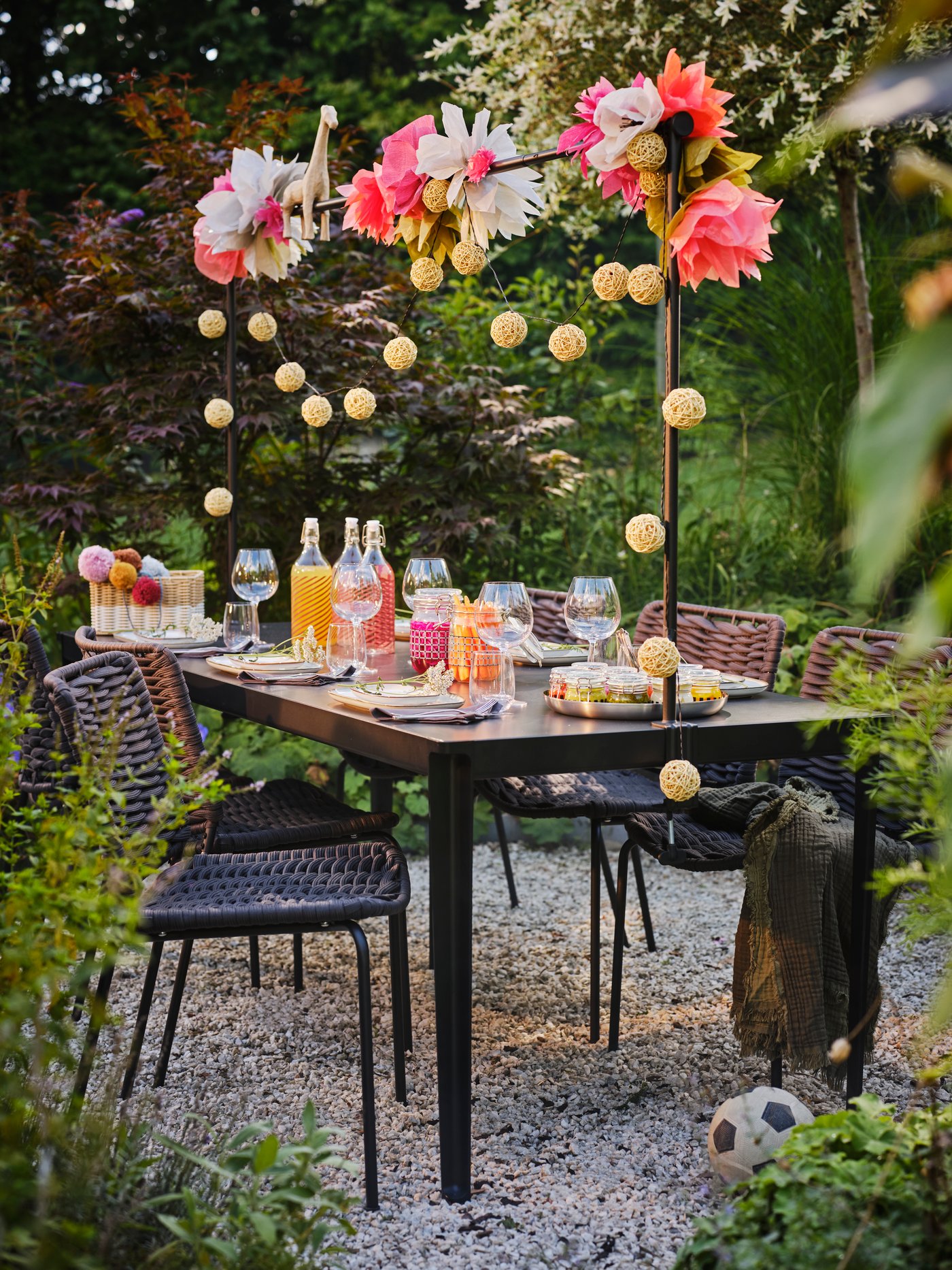 Un plaid VALLKRASSING gris-vert