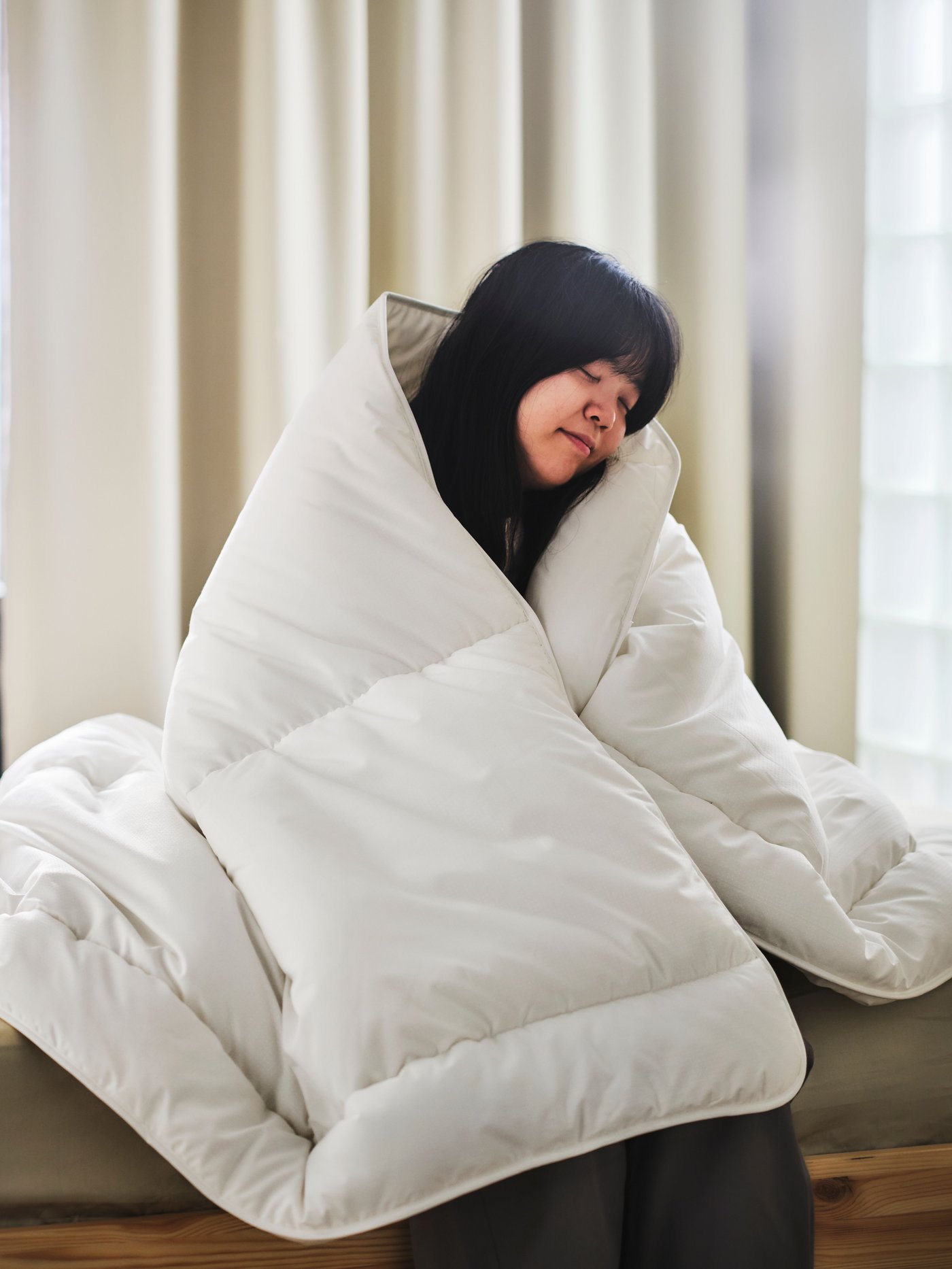 A SKOGSFRÄKEN duvet, light warm in the bedroom