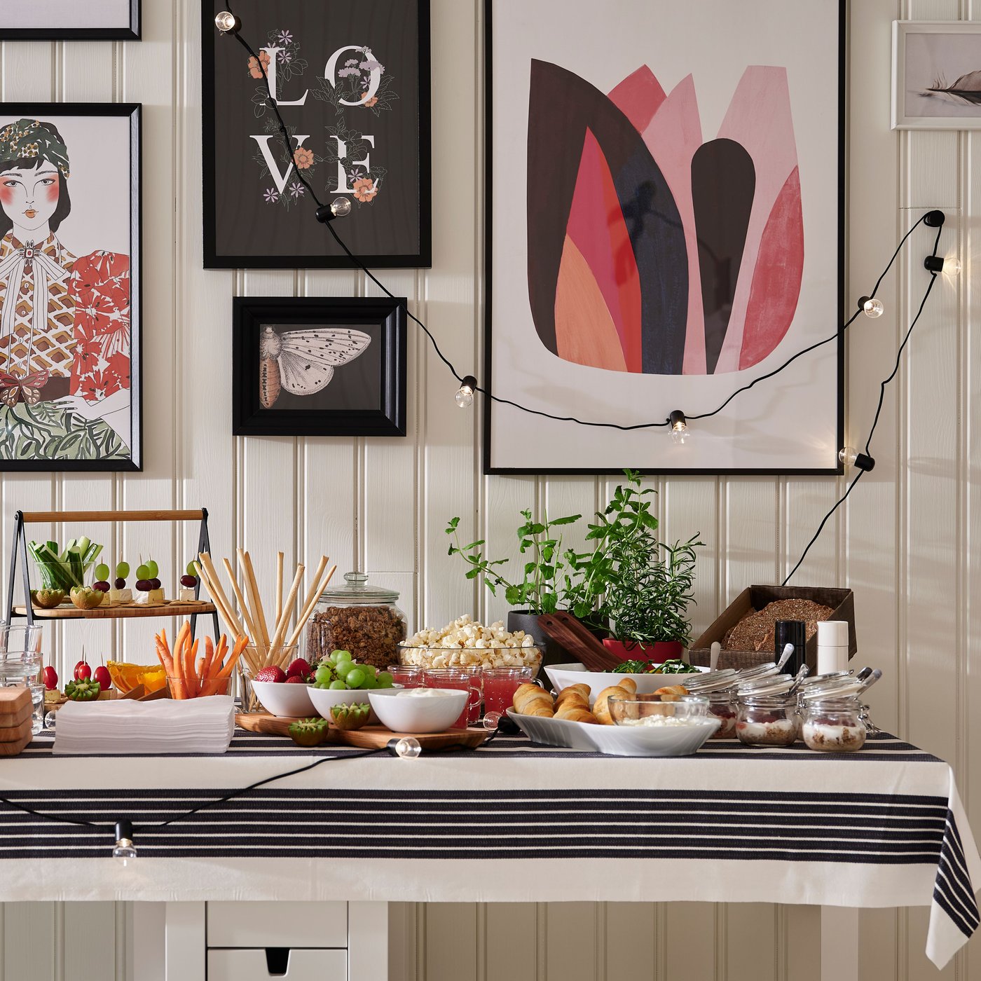 A clear glass VARDAGEN jar with lid