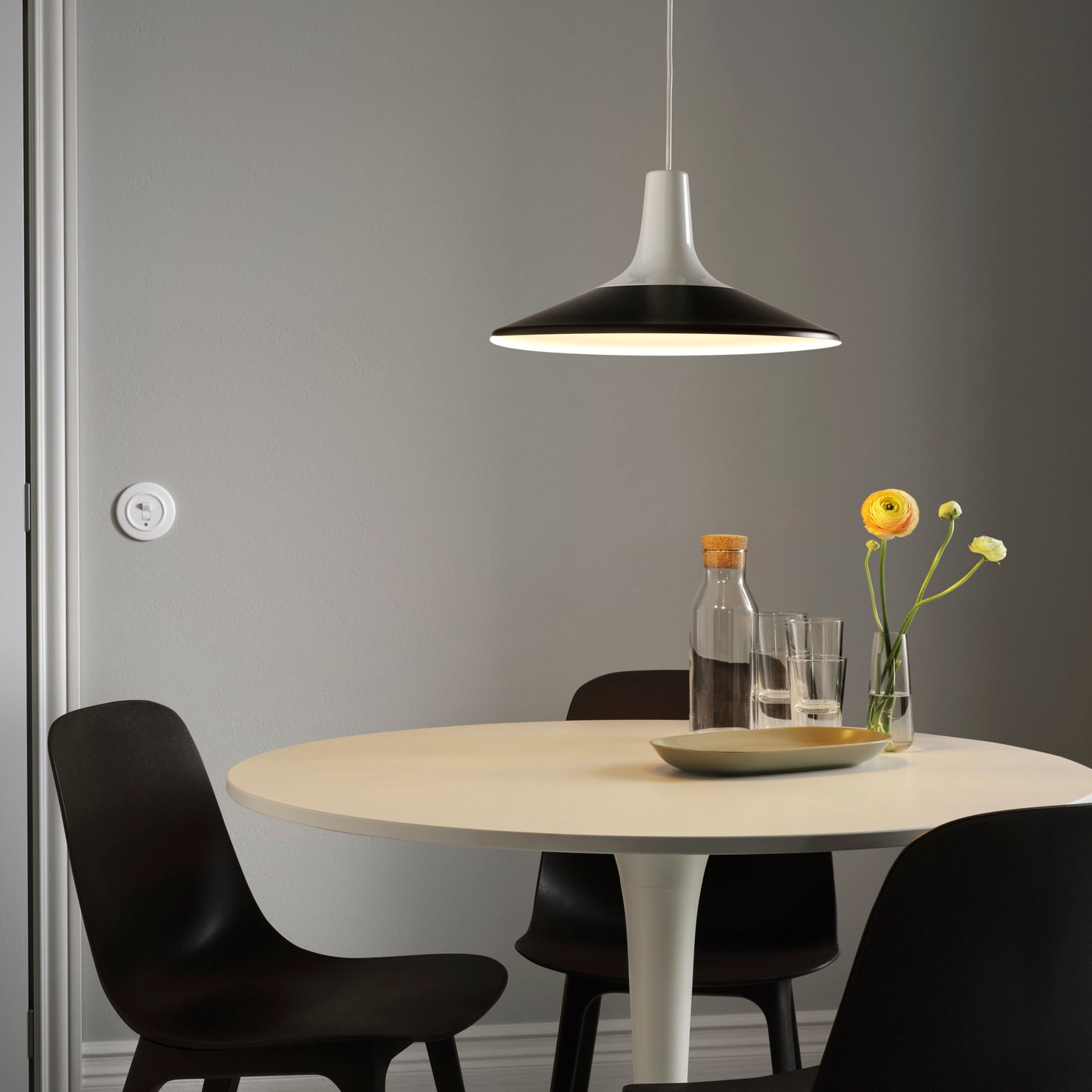 A white/black FYRTIOFYRA pendant lamp