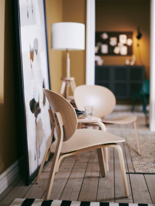 Two FRÖSET easy chairs in white-stained oak veneer add to this living area's simple yet elegant style.