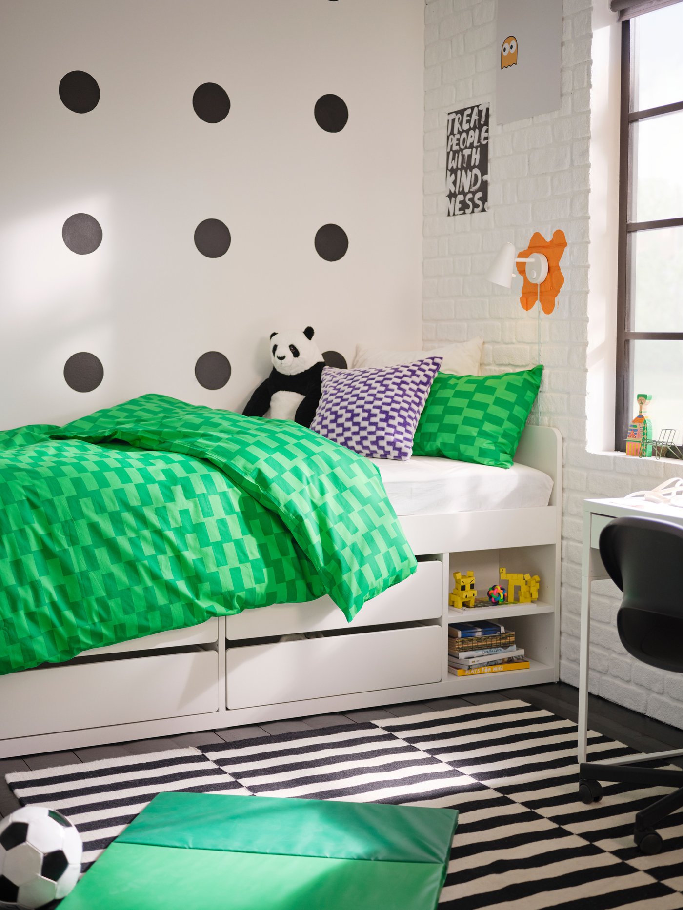 A green/patterned BLÅSKATA duvet cover and pillowcase in the childrens room