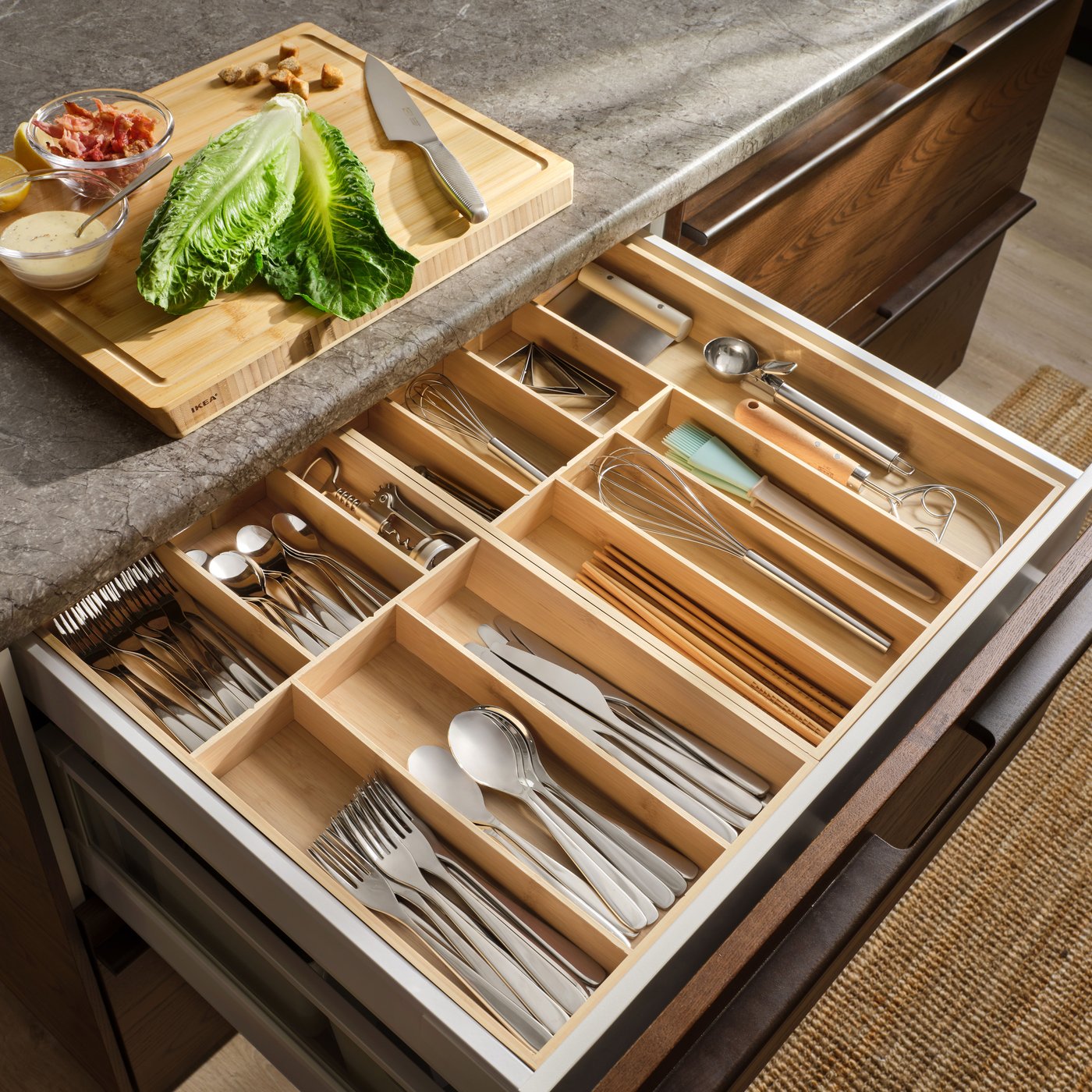 A stainless steel IDEALISK ice-cream scoop