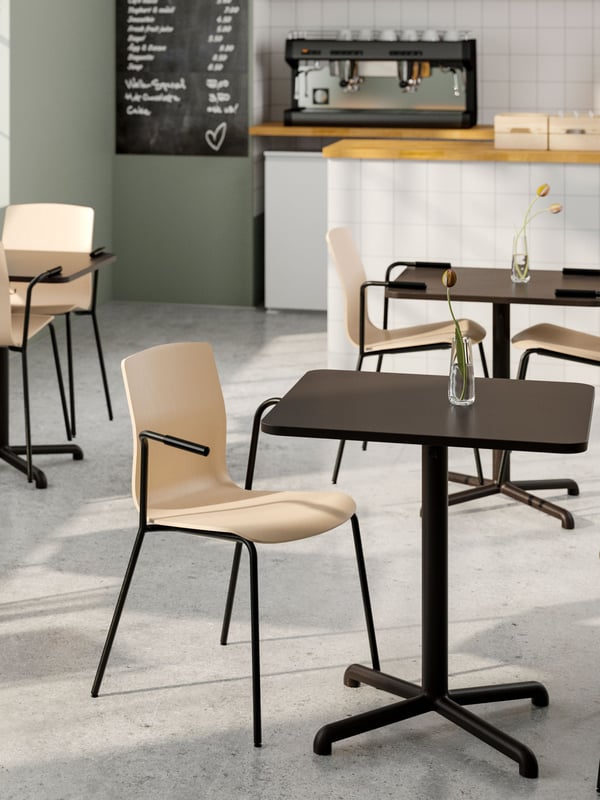 A birch veneer/black LÄKTARE conference chair