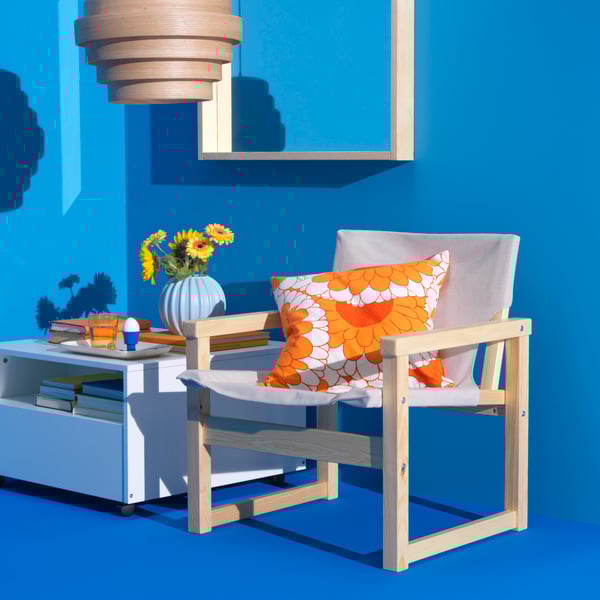 A white GARNANÄS coffee table